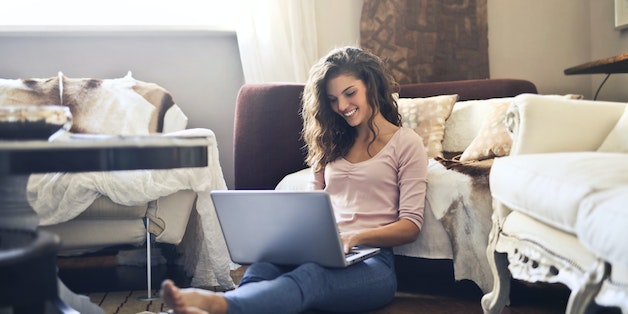 woman-on-computer