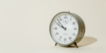 picture-of-a-vintage-alarm-clock